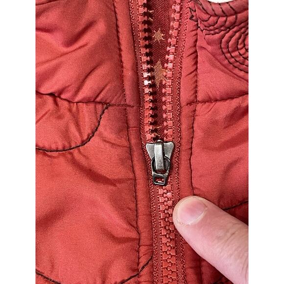 Isis Sultana Vest Womens Size 12 Red Quilted Full Zip Outdoor Jacket Boho - Picture 15 of 15
